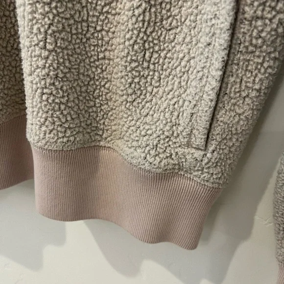 Abercrombie & Fitch Women’s Sherpa 3/4 Zip Sweater Cream size Medium - Picture 4 of 7
